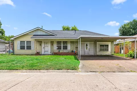 608 Alta Vista Dr, Pasadena, TX 77502
