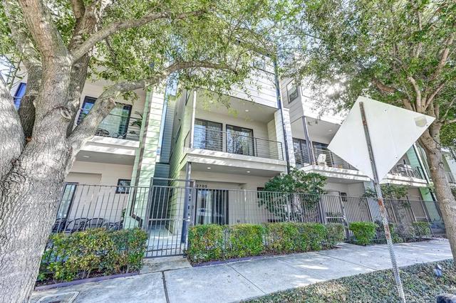 2705 St Emanuel St, Houston, TX 77004