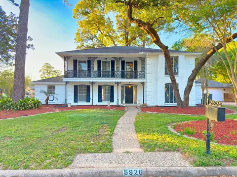 5926 Queensgate Dr, Houston, TX 77066