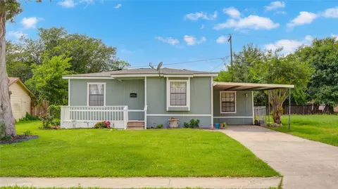 127 Huisache St, Lake Jackson, TX 77566