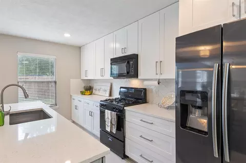 Kitchen - 29515 Legends Branch Ln, Spring, TX 77386 photo 4 of 5