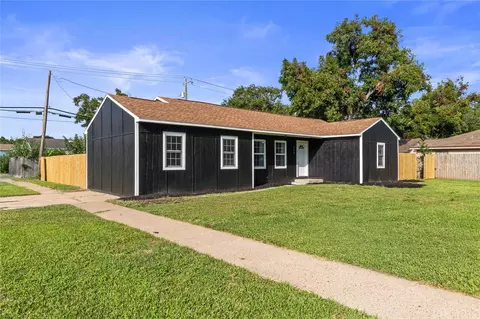 820 18th Ave N, Texas City, TX 77590