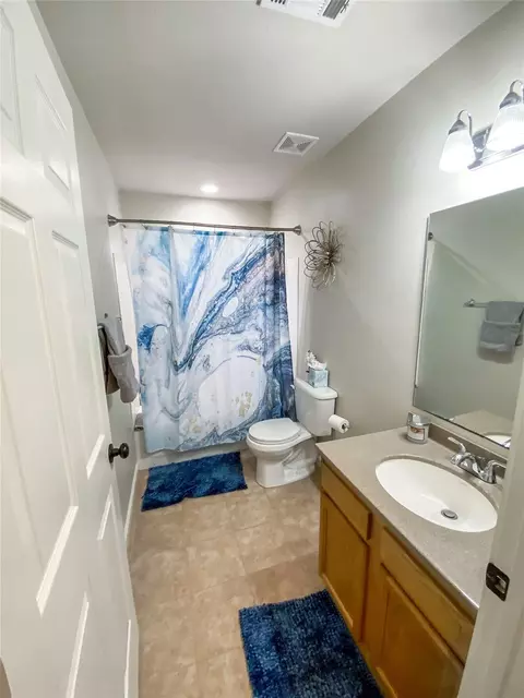 Bath - 254 E Sunset Dr, Onalaska, TX 77360 photo 3 of 4