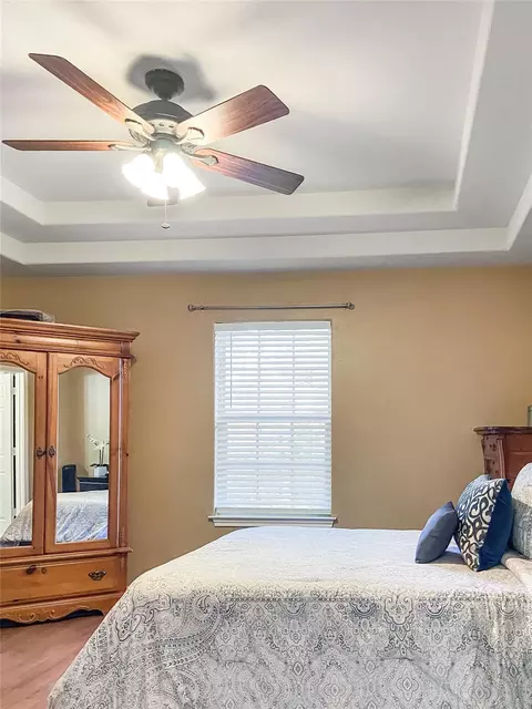 Bedroom - 254 E Sunset Dr, Onalaska, TX 77360 photo 2 of 5