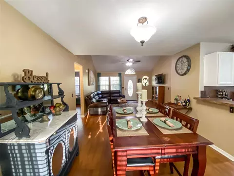 Dining - 254 E Sunset Dr, Onalaska, TX 77360 photo 2 of 2