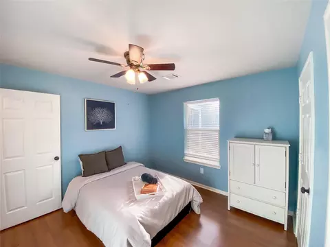 Bedroom - 254 E Sunset Dr, Onalaska, TX 77360 photo 4 of 5