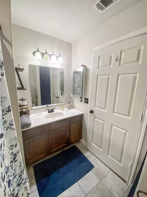 Bath - 254 E Sunset Dr, Onalaska, TX 77360 photo 2 of 4