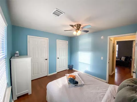 Bedroom - 254 E Sunset Dr, Onalaska, TX 77360 photo 5 of 5
