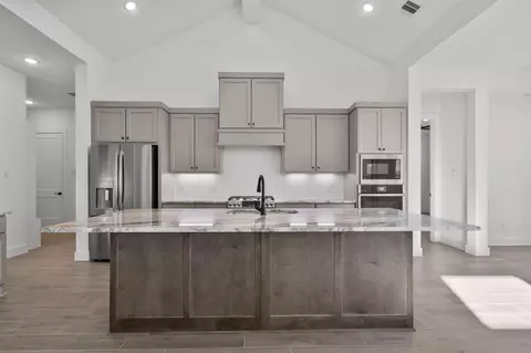 Kitchen - 12223 Warbler Dr, Mont Belvieu, TX 77523 photo 2 of 5