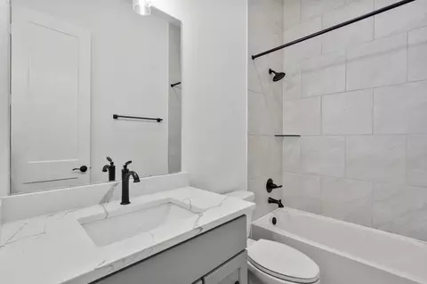 Bath - 12223 Warbler Dr, Mont Belvieu, TX 77523 photo 1 of 6