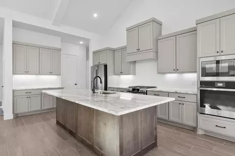 Kitchen - 12223 Warbler Dr, Mont Belvieu, TX 77523 photo 3 of 5