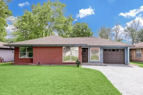 6837 Concho St, Houston, TX 77074