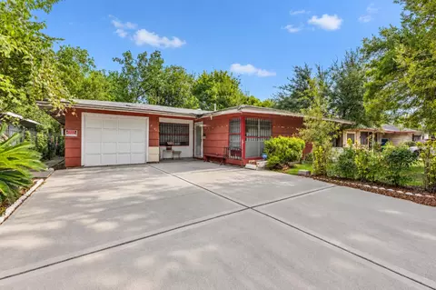 6051 Willow Glen Dr, Houston, TX 77033