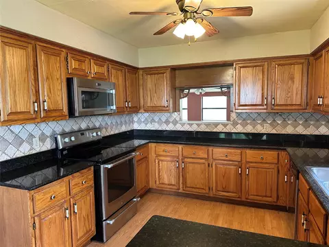 Kitchen - 20136 Moriarty Rd, Richards, TX 77873 photo 2 of 4
