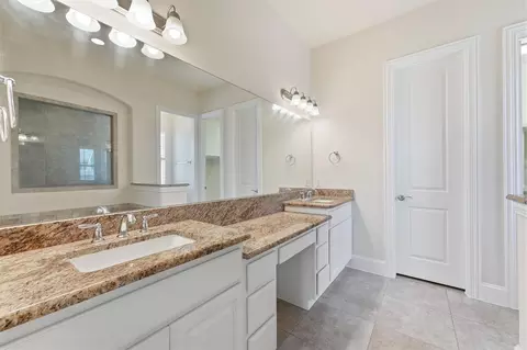 Bath - 9952 Downey Emerald Dr, Conroe, TX 77385 photo 8 of 10