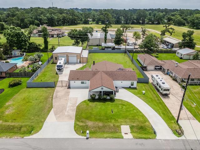 11910 E Morgan Dr, Houston, TX 77065