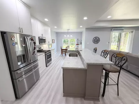 Kitchen - 925 Chuckwagon Trl, Angleton, TX 77515 photo 1 of 1