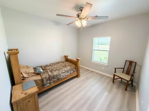 Bedroom - 925 Chuckwagon Trl, Angleton, TX 77515 photo 2 of 2