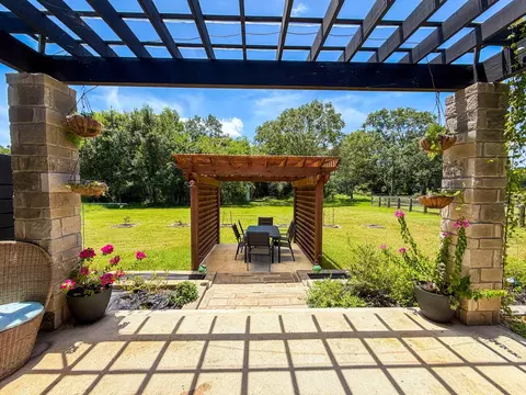 Exterior - 925 Chuckwagon Trl, Angleton, TX 77515 photo 4 of 6