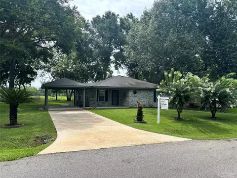 11950 N Ridgeway Dr, Willis, TX 77318