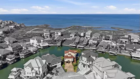 3902 Island Ct, Galveston, TX 77554