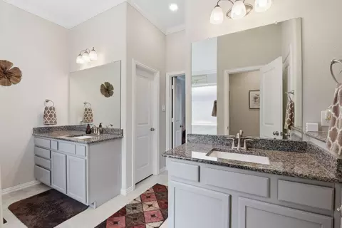Bath - 3811 Oakmist Bend Ln, Spring, TX 77386 photo 1 of 2