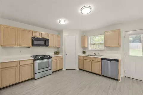 Kitchen - 839 Autumn Point Ln, Spring, TX 77373 photo 3 of 4