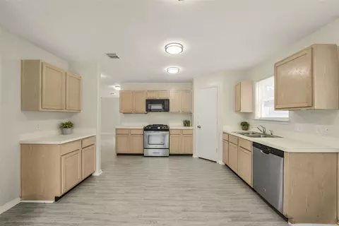 Kitchen - 839 Autumn Point Ln, Spring, TX 77373 photo 1 of 4