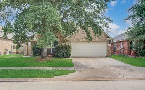 21606 Kings Bend Dr, Kingwood, TX 77339