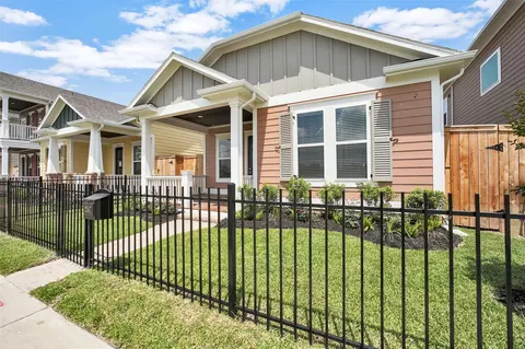 2517 S Houston Ave, Pearland, TX 77581