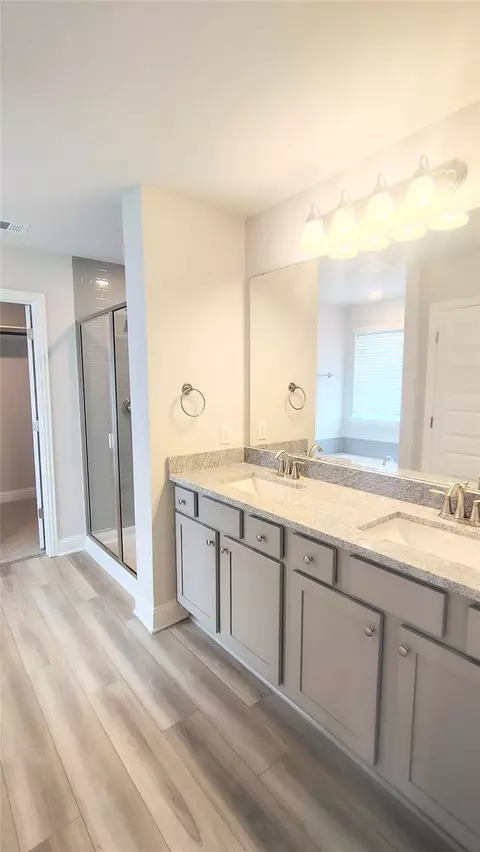 Bath - 5 Keystone Ct, Angleton, TX 77515 photo 1 of 6