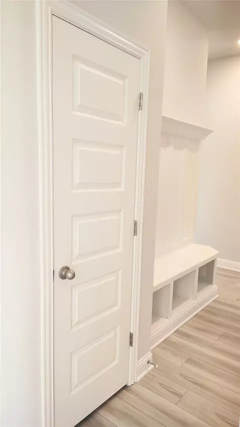 Entry Way - 5 Keystone Ct, Angleton, TX 77515 photo 1 of 3