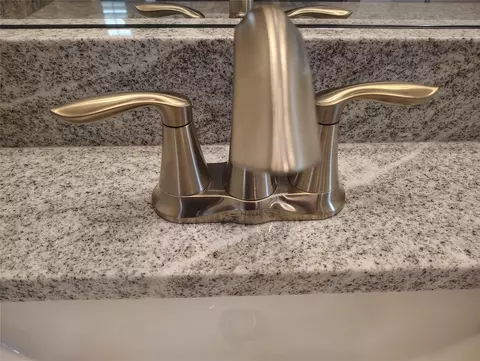 Bath - 5 Keystone Ct, Angleton, TX 77515 photo 2 of 6