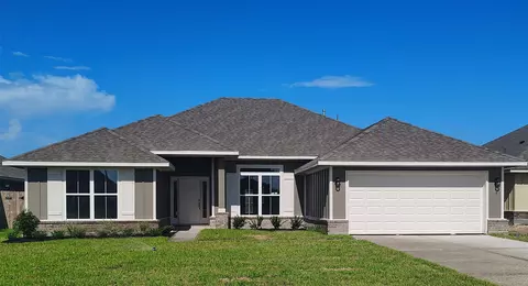 5 Keystone Ct, Angleton, TX 77515