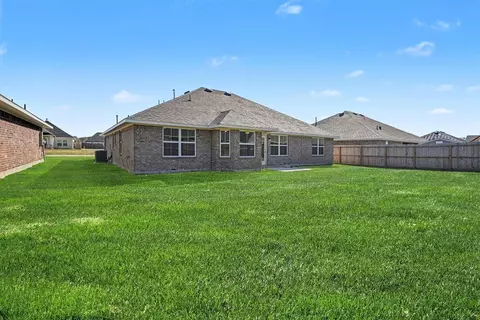 Exterior - 5 Keystone Ct, Angleton, TX 77515 photo 4 of 4