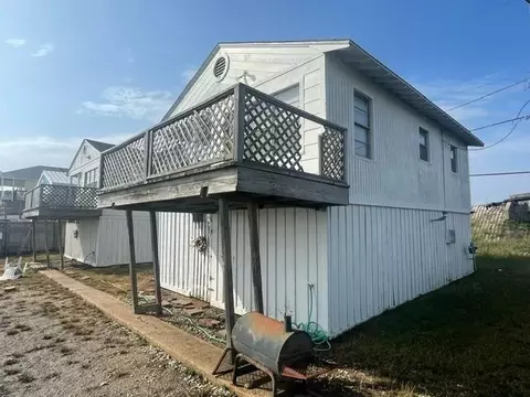 219 Bayshore Dr, Palacios, TX 77465