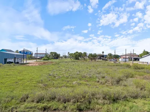 5833 Pelican St, Sargent, TX 77414
