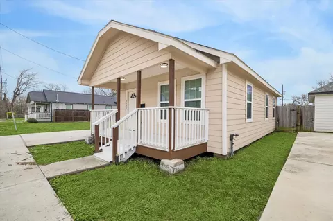 3344 Simmons St, Houston, TX 77004