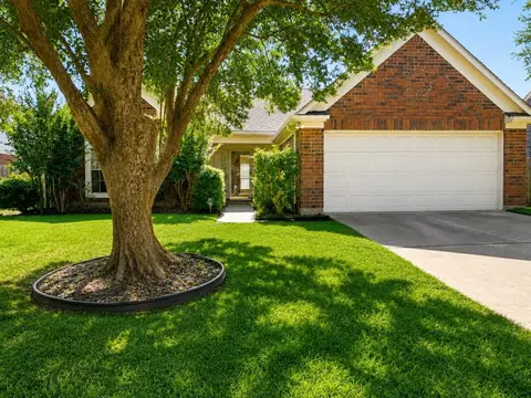 3904 Spring Circle Dr E, Pearland, TX 77584