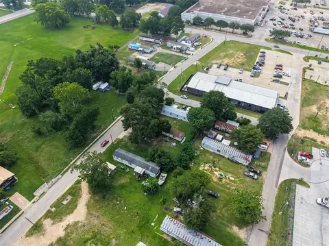 403 Young St, Willis, TX 77378 photo 12