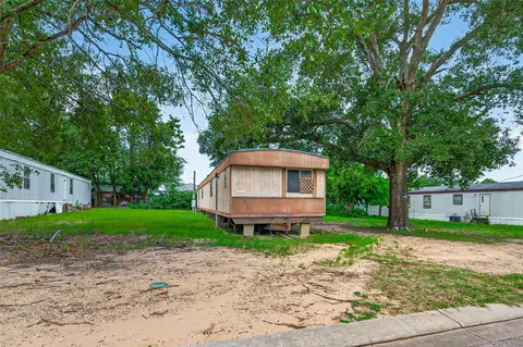 403 Young St, Willis, TX 77378 photo 1