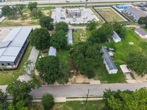 403 Young St, Willis, TX 77378 photo 9