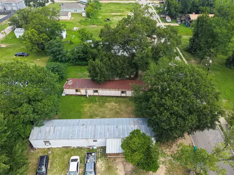 403 Young St, Willis, TX 77378 photo 5