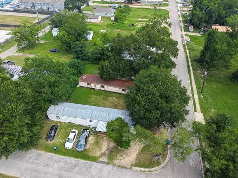 403 Young St, Willis, TX 77378 photo 6