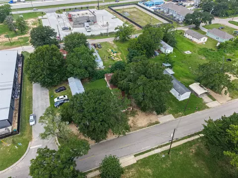 403 Young St, Willis, TX 77378 photo 7