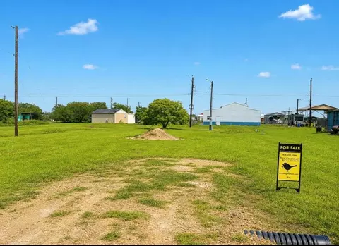177 Baracuda Dr, Palacios, TX 77465