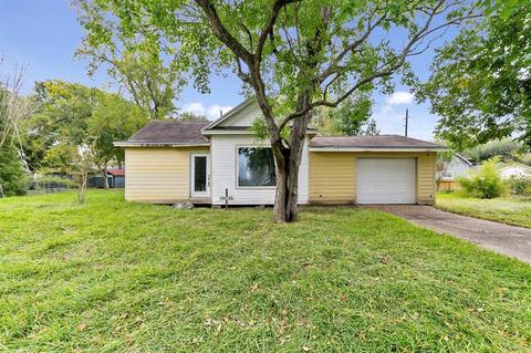 126 4th St, Sugar Land, TX 77498 | 27 Photos | MLS #69922895 - Movoto