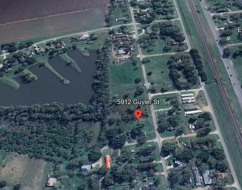 5912 Guyler St, Wallis, TX 77485