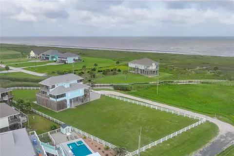 810 4th St, Port Bolivar, TX 77650