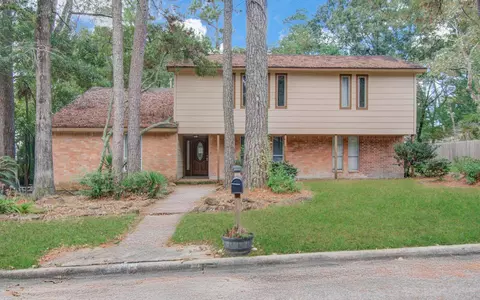 2114 Woodland Valley Dr, Houston, TX 77339